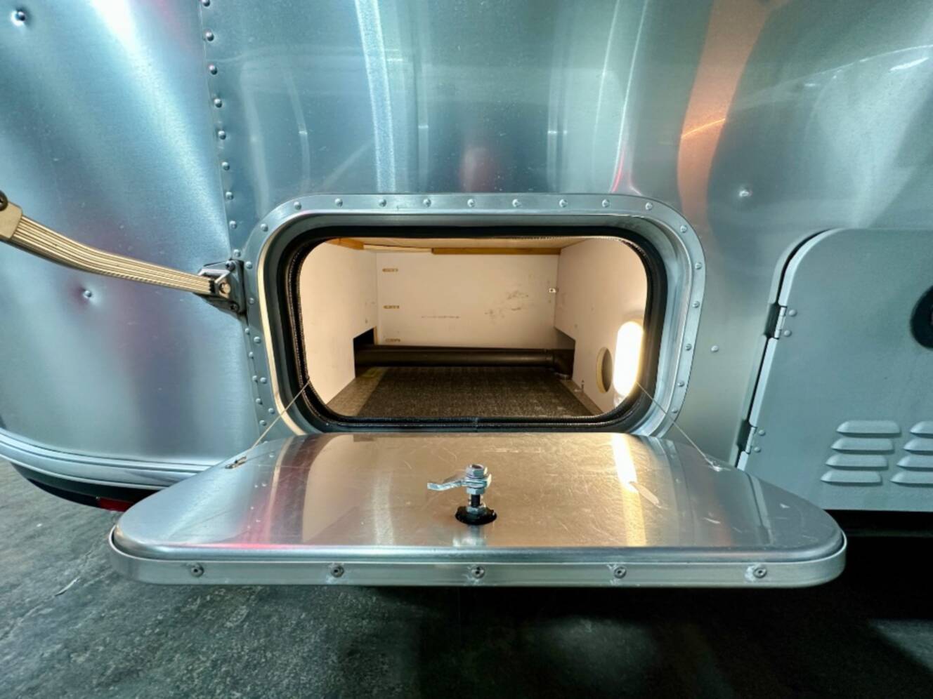 A photo of this 2023 Airstream Flying Cloud 30FB Bunk