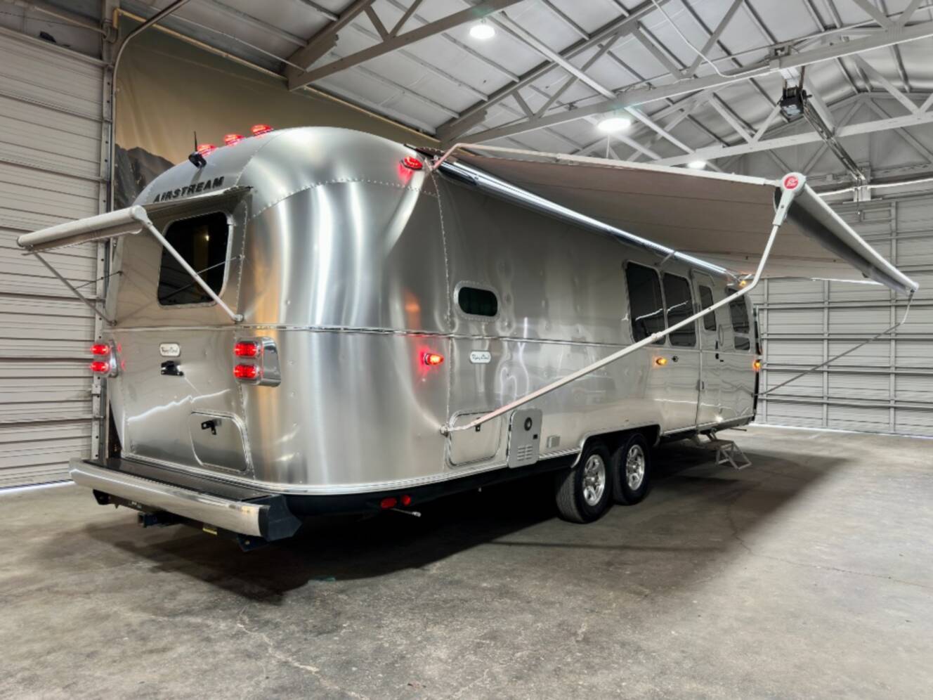 A photo of this 2023 Airstream Flying Cloud 30FB Bunk