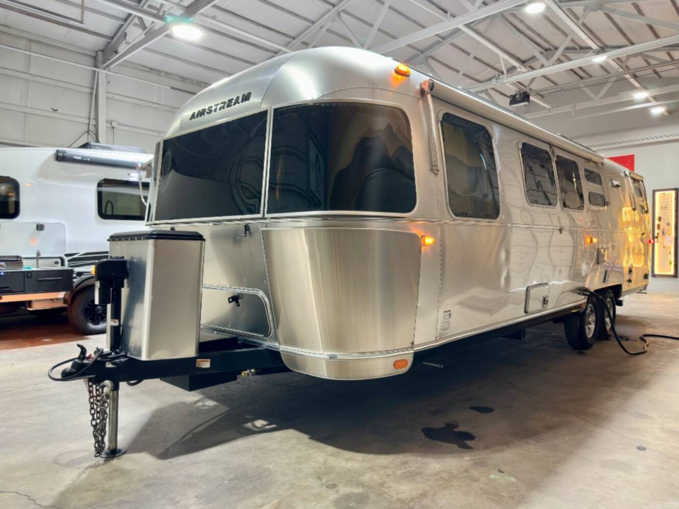A photo of this 2023 Airstream Flying Cloud 30FB Bunk