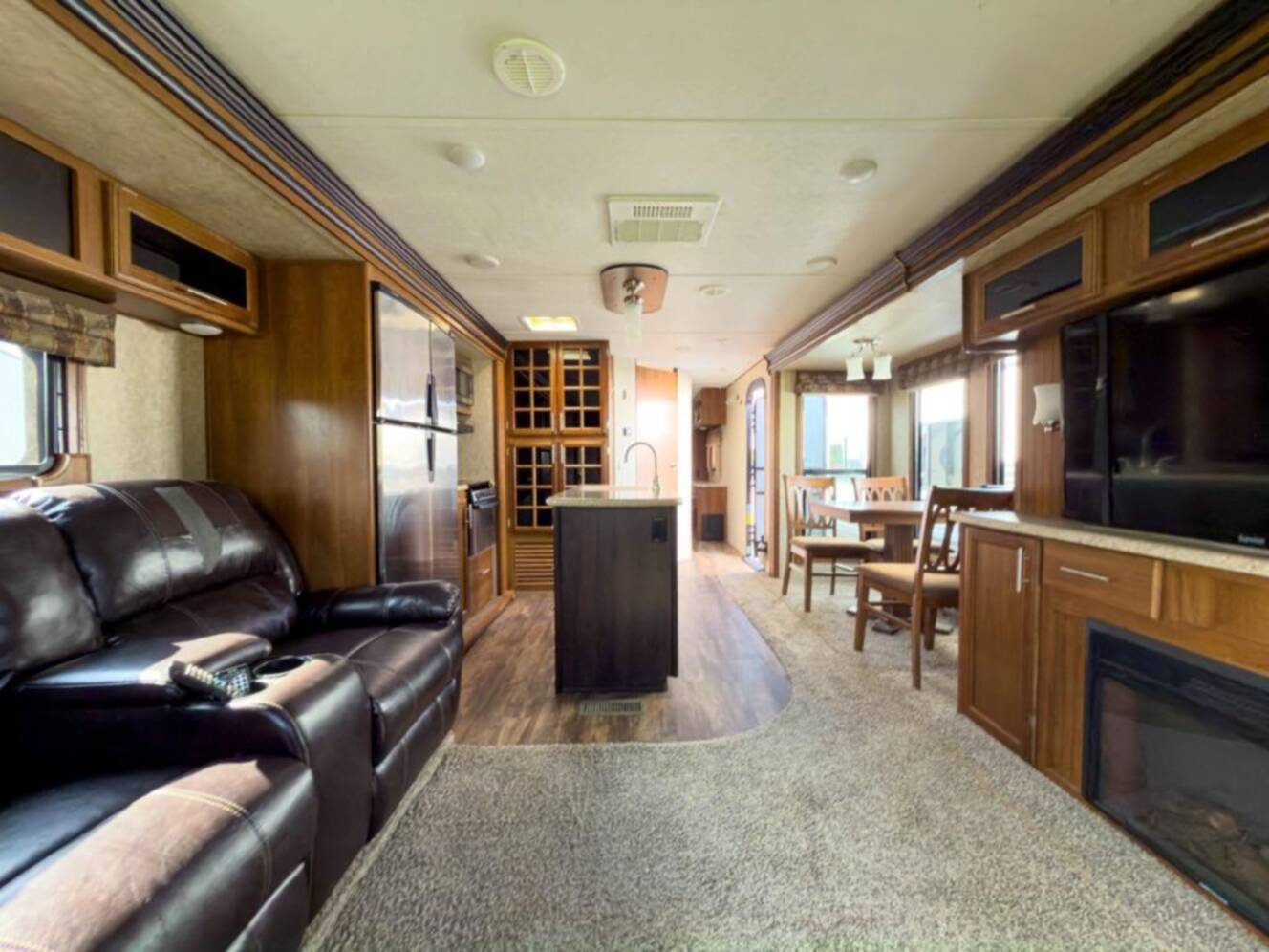 A photo of this 2017 Prime Time Rv LaCrosse 330RST