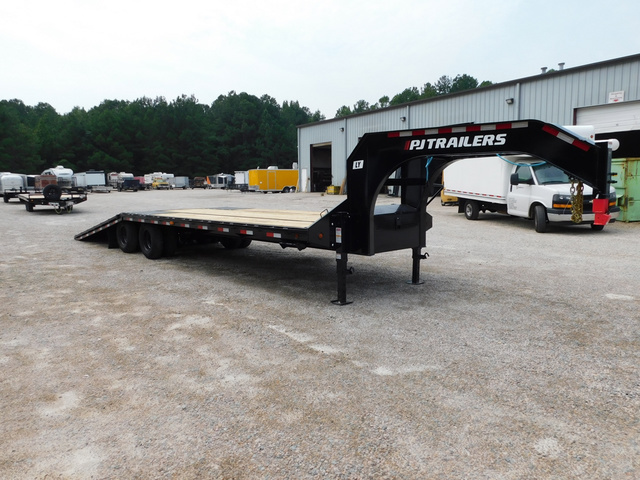 2027 PJ TRAILERS PJ Trailers LY 32' Deckover With Hydraulic Dovetai in Hope Mills, NC