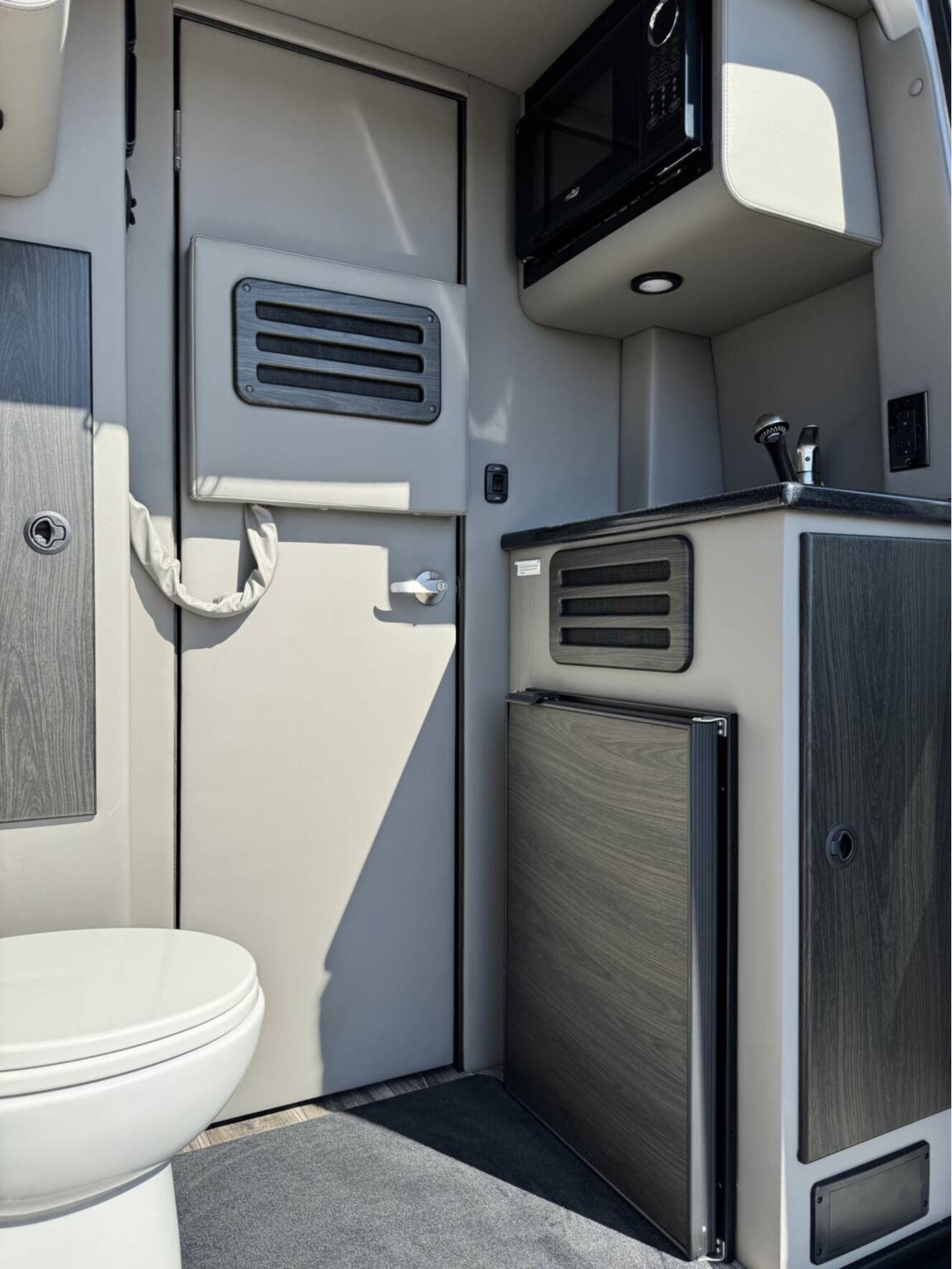 A photo of this 2026 Midwest Luxe Cruiser 144 D4 AWD