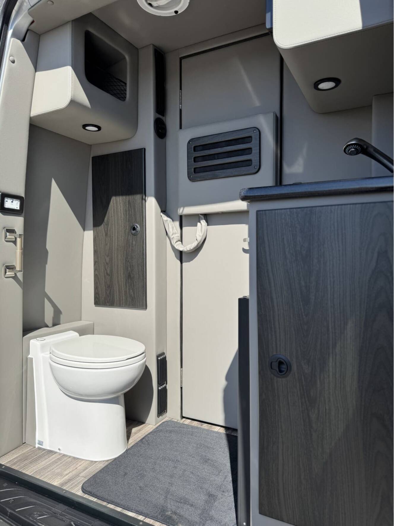 A photo of this 2026 Midwest Luxe Cruiser 144 D4 AWD