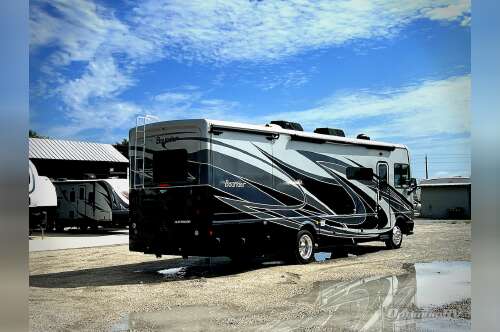 2020 Fleetwood Bounder 33C in mims FL