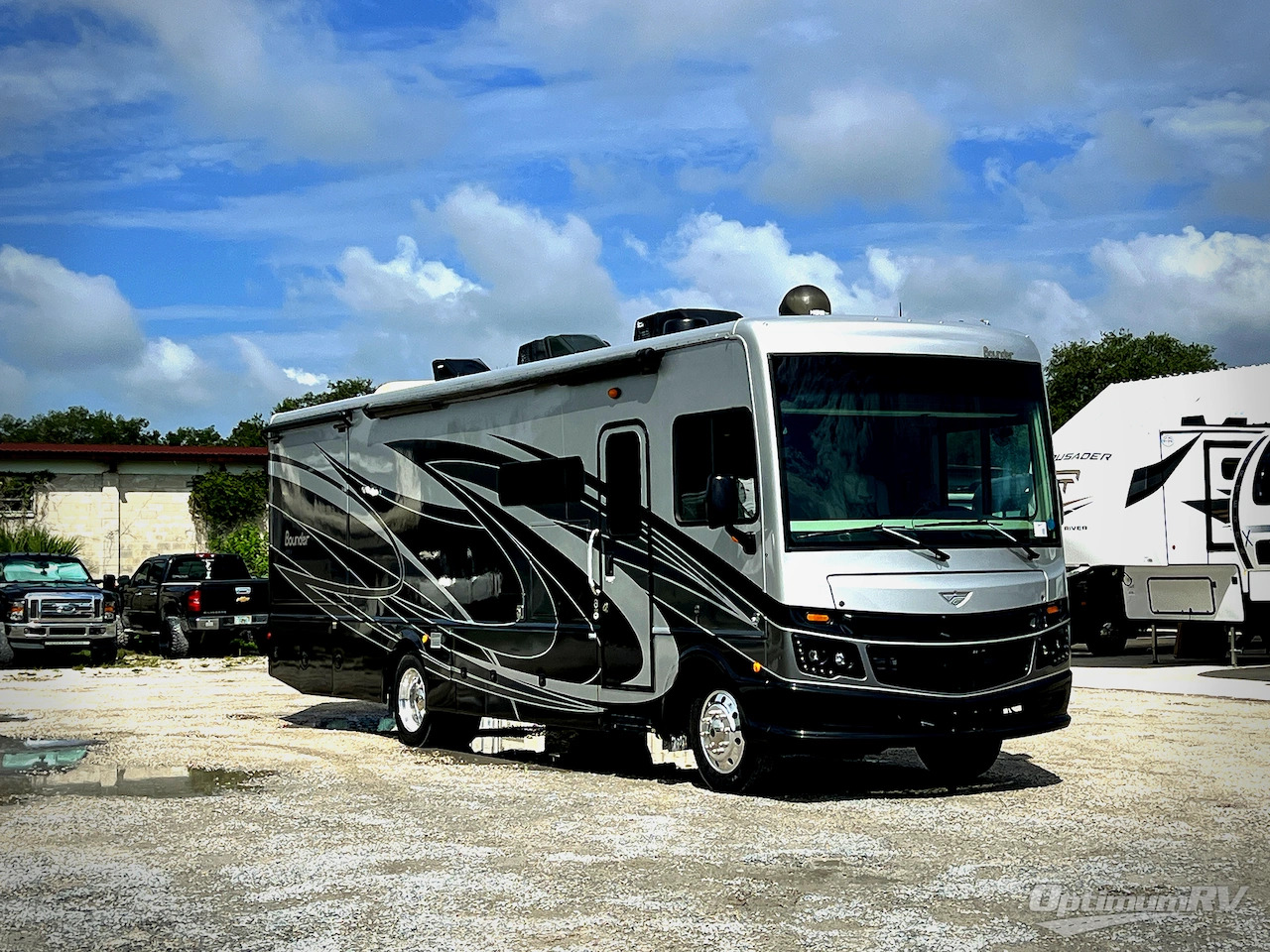 2020 Fleetwood Bounder 33C in mims FL