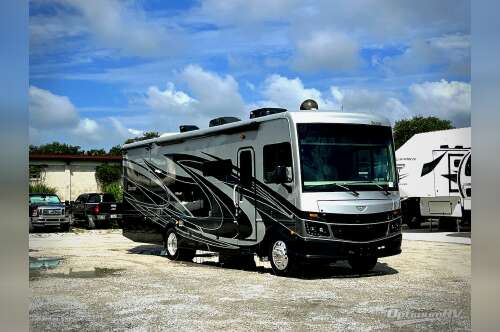 2020 Fleetwood Bounder 33C in mims FL