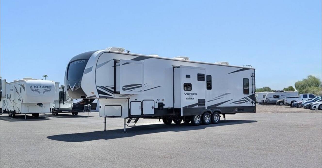 A photo of this 2021 Kz Venom V-Series V3815TK