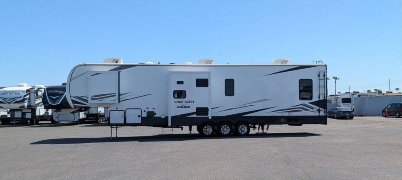 A photo of this 2021 Kz Venom V-Series V3815TK