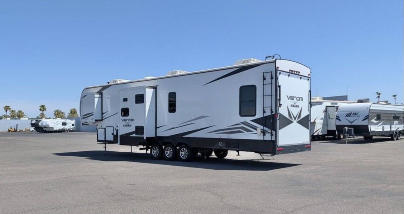 A photo of this 2021 Kz Venom V-Series V3815TK