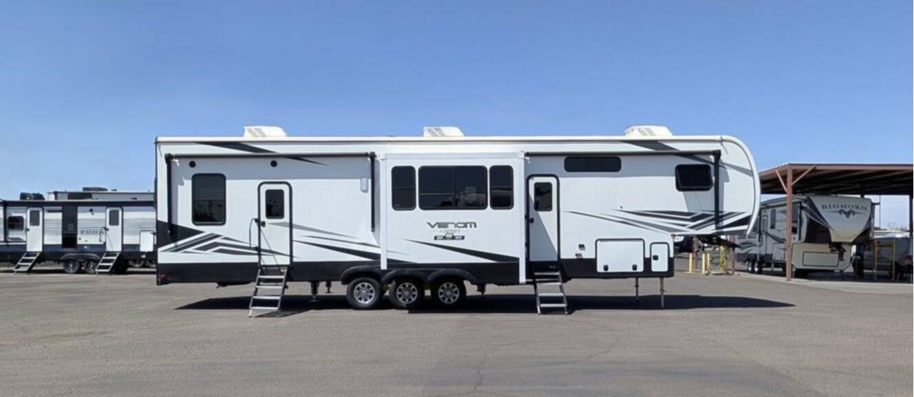 A photo of this 2021 Kz Venom V-Series V3815TK