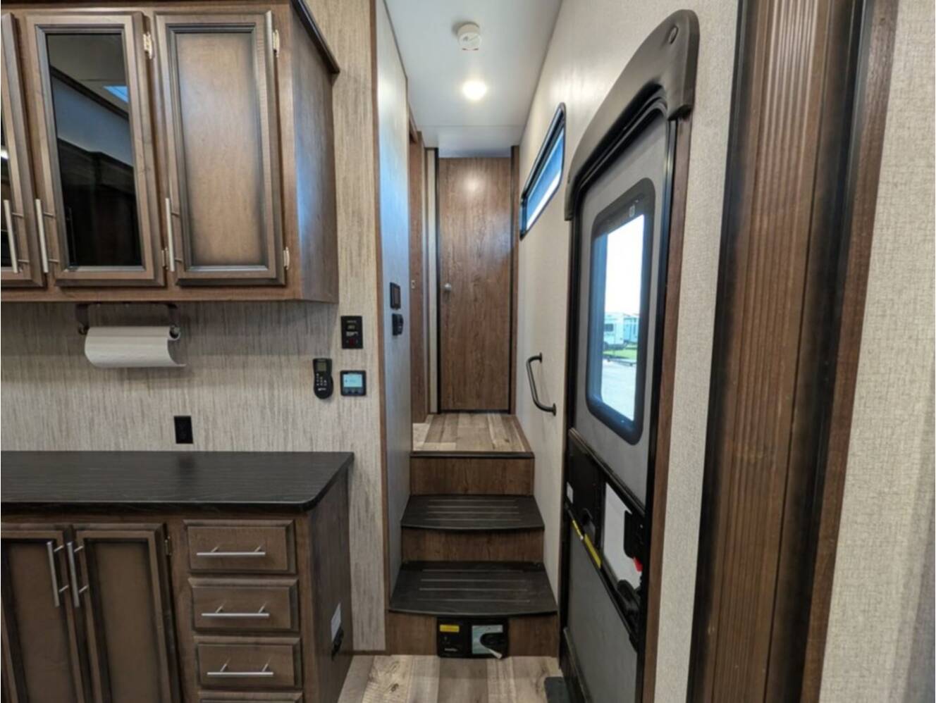 A photo of this 2021 Kz Venom V-Series V3815TK