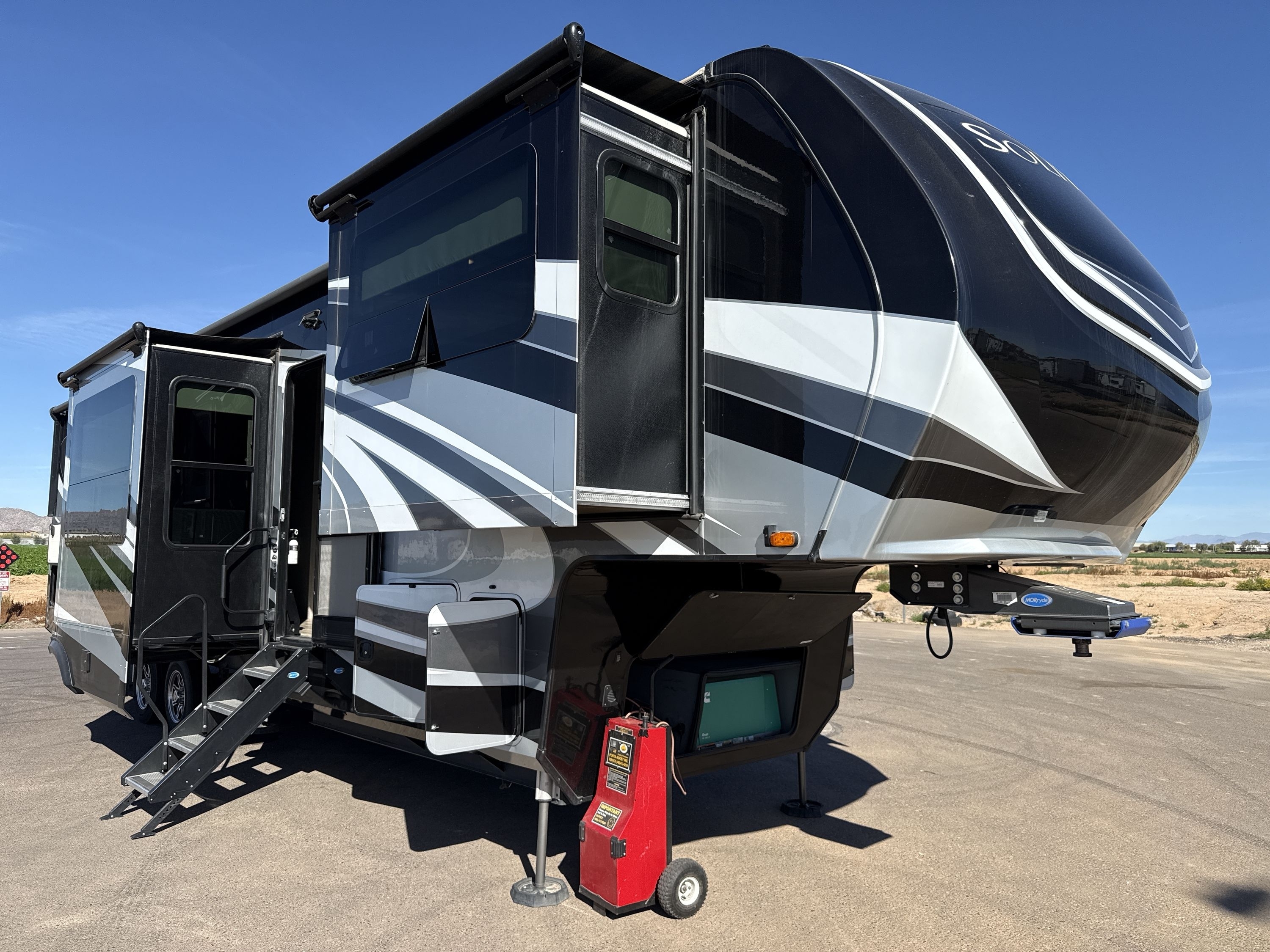 2021 Grand Design SOLITUDE 380FL in surprise AZ