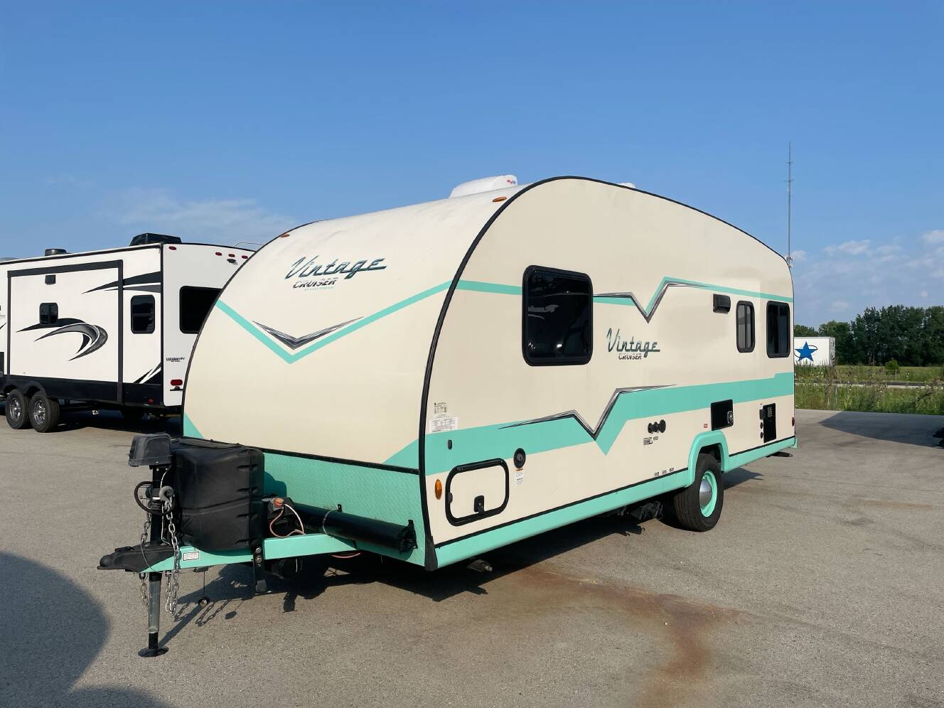 A photo of this 2023 Gulf Stream VINTAGE CRUISER 19ERD