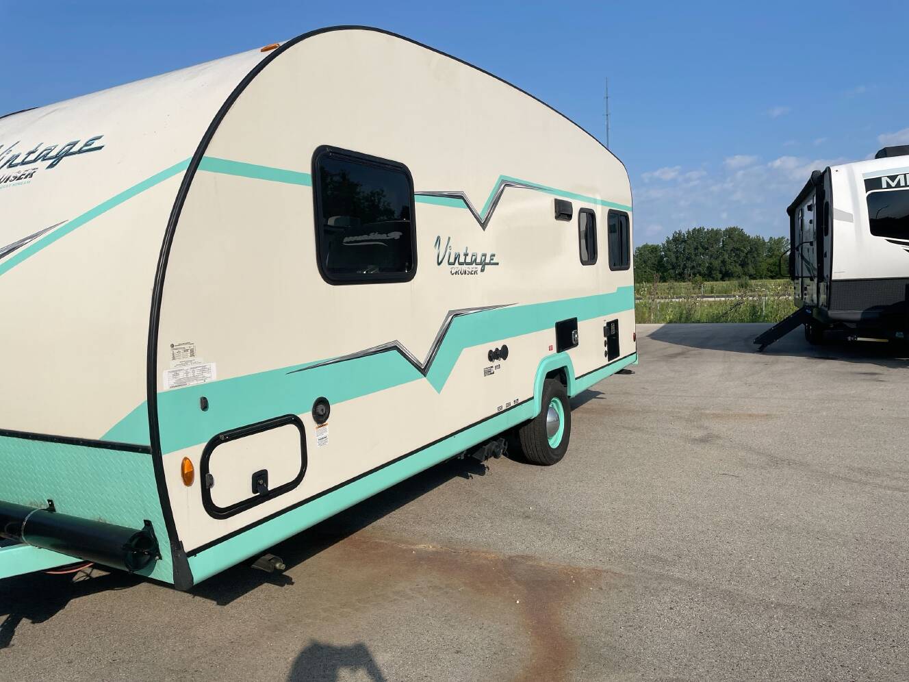 A photo of this 2023 Gulf Stream VINTAGE CRUISER 19ERD