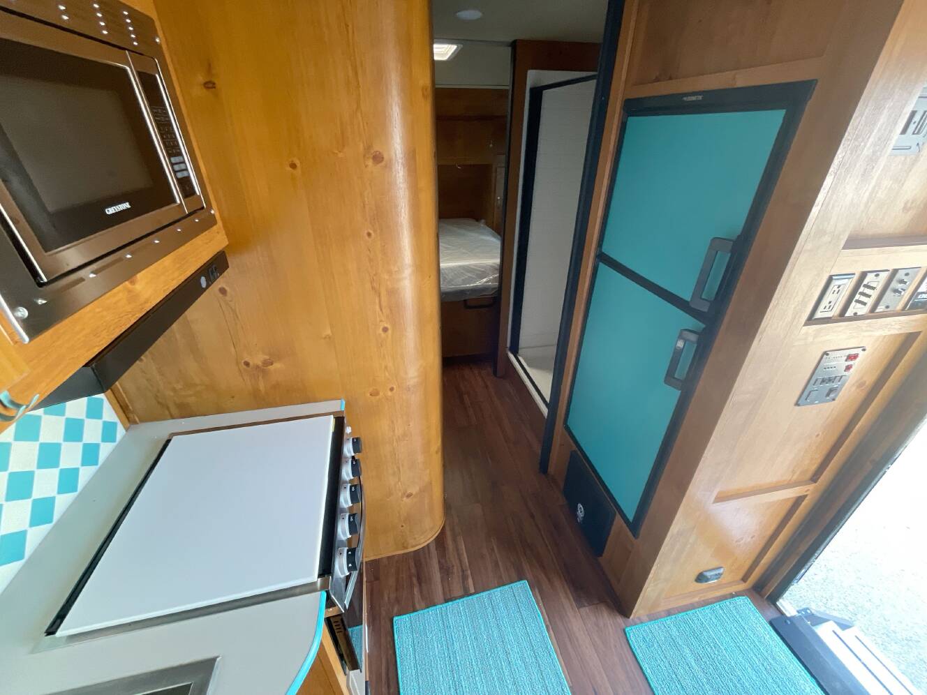 A photo of this 2023 Gulf Stream VINTAGE CRUISER 19ERD