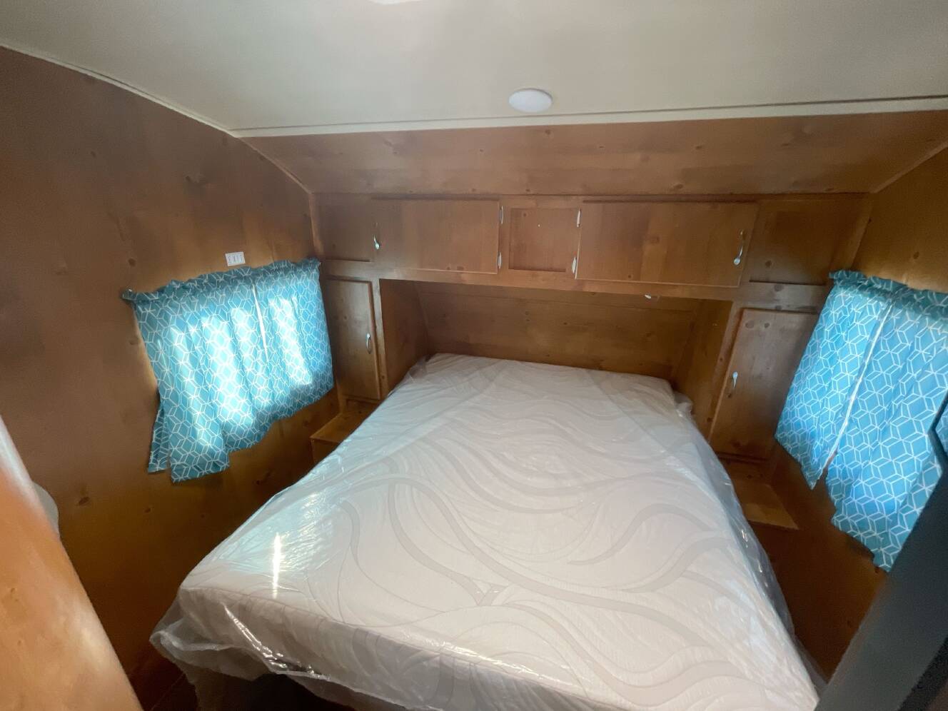 A photo of this 2023 Gulf Stream VINTAGE CRUISER 19ERD