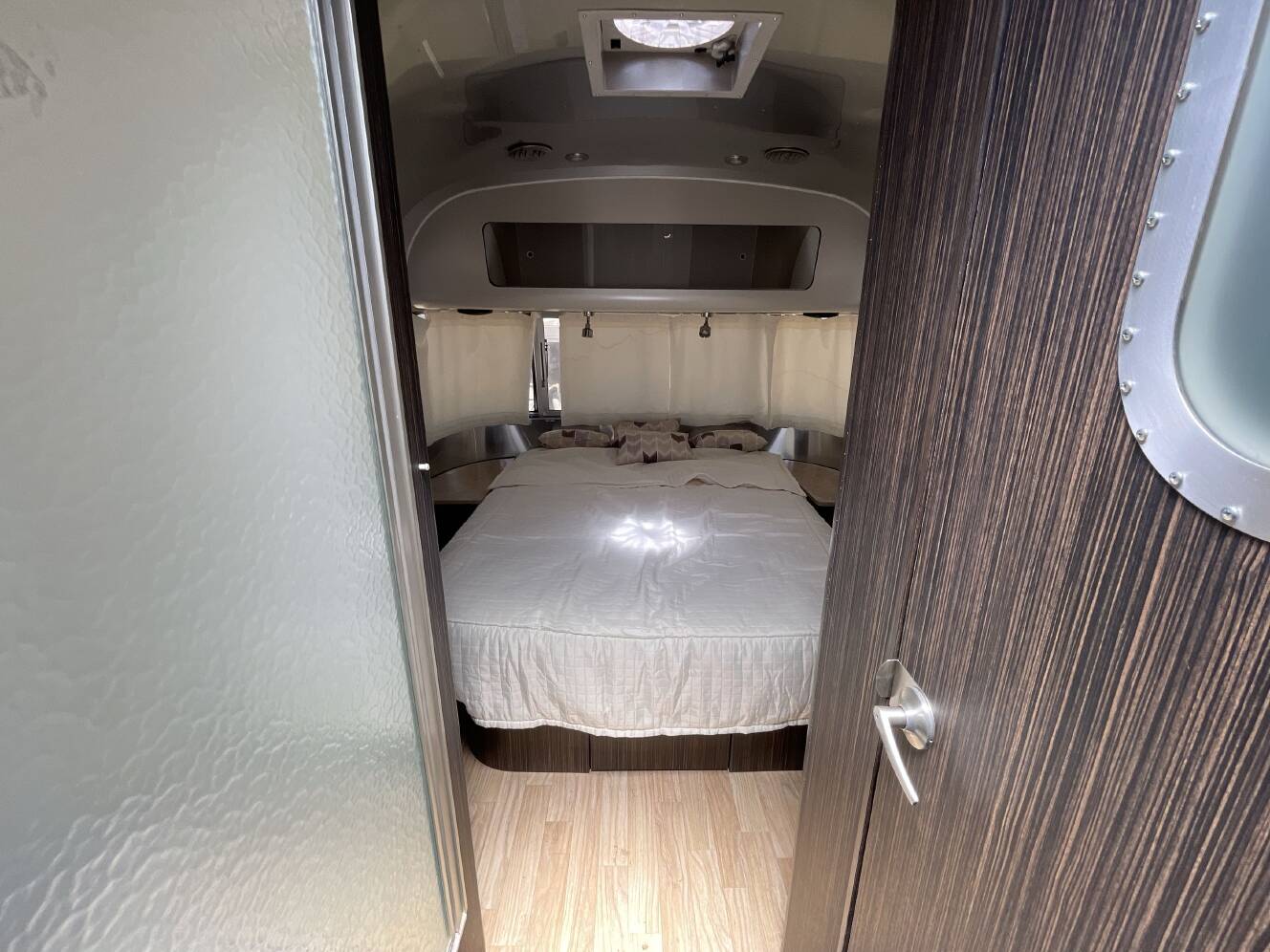 A photo of this 2016 Airstream INTERNATIONAL SERENITY 27FB