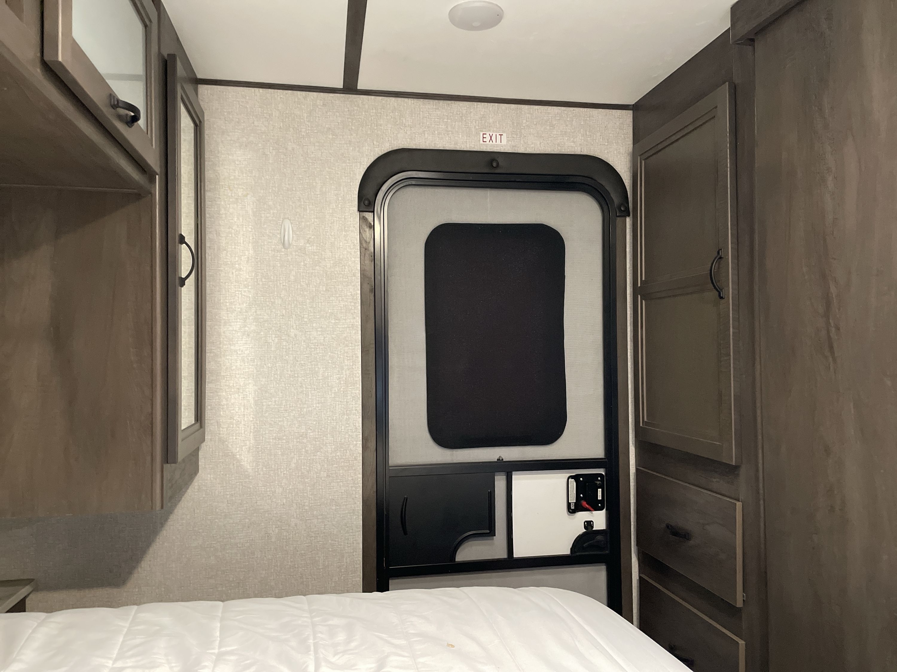 2021 Coleman COLEMAN LIGHT 2755BH in golden CO