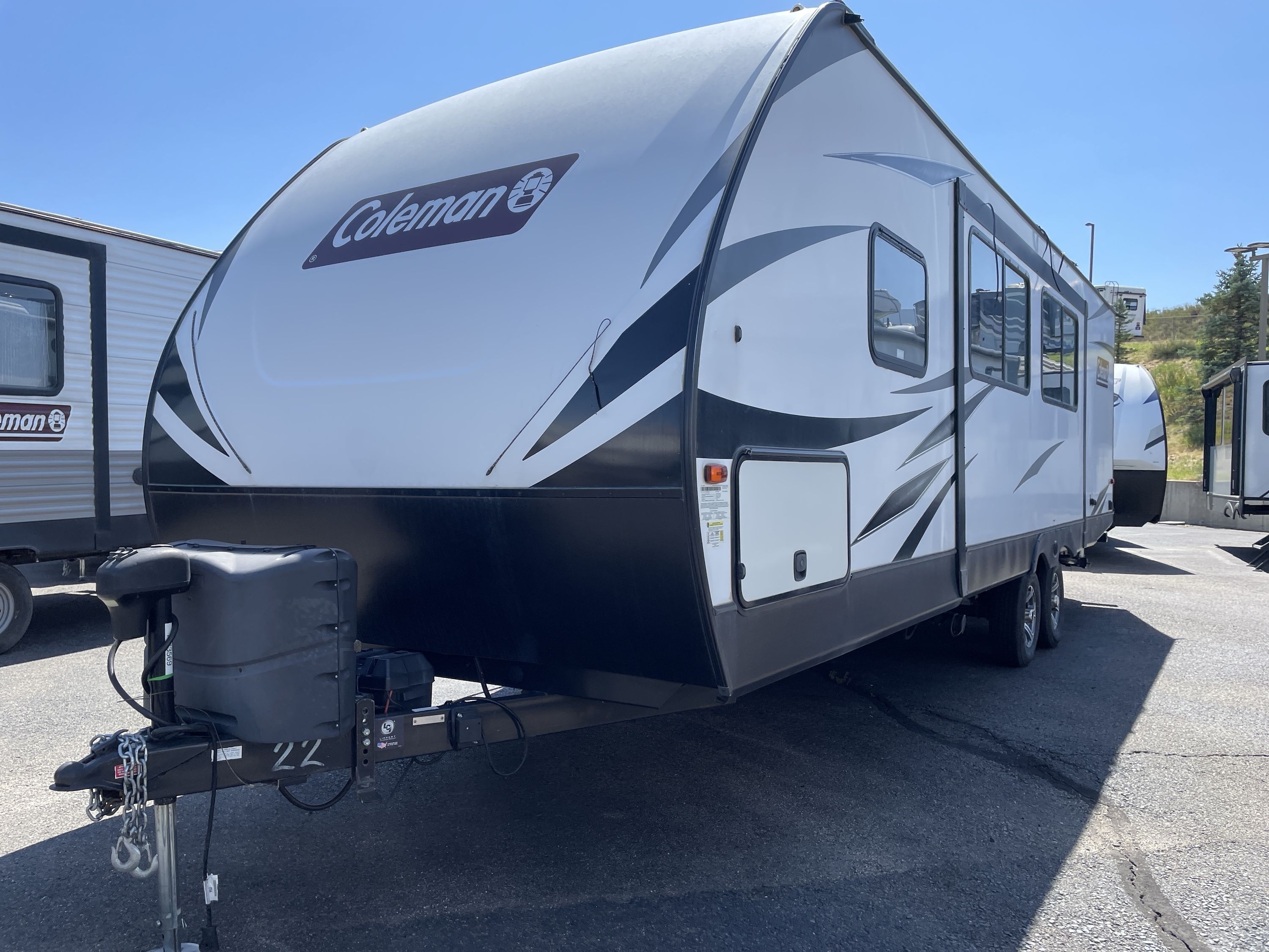 2021 Coleman COLEMAN LIGHT 2755BH in golden CO