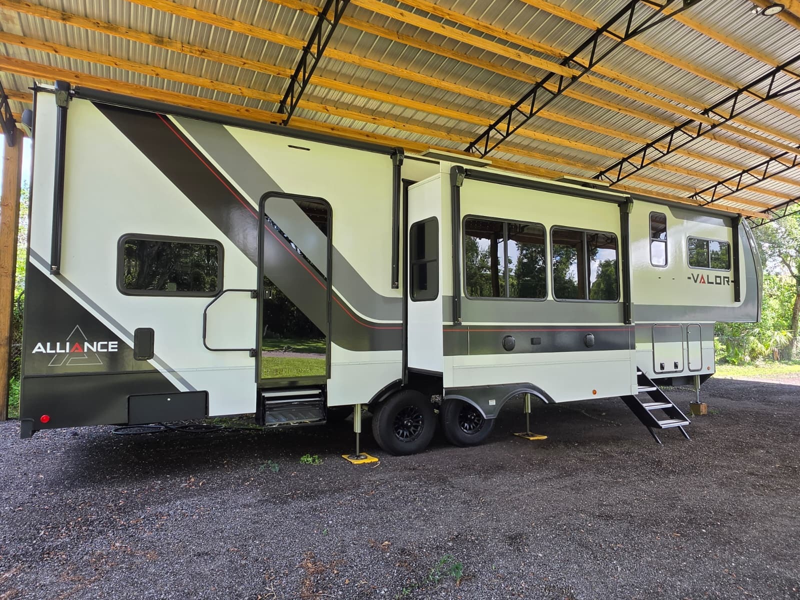 2025 Alliance Rv VALOR 36V11 RV