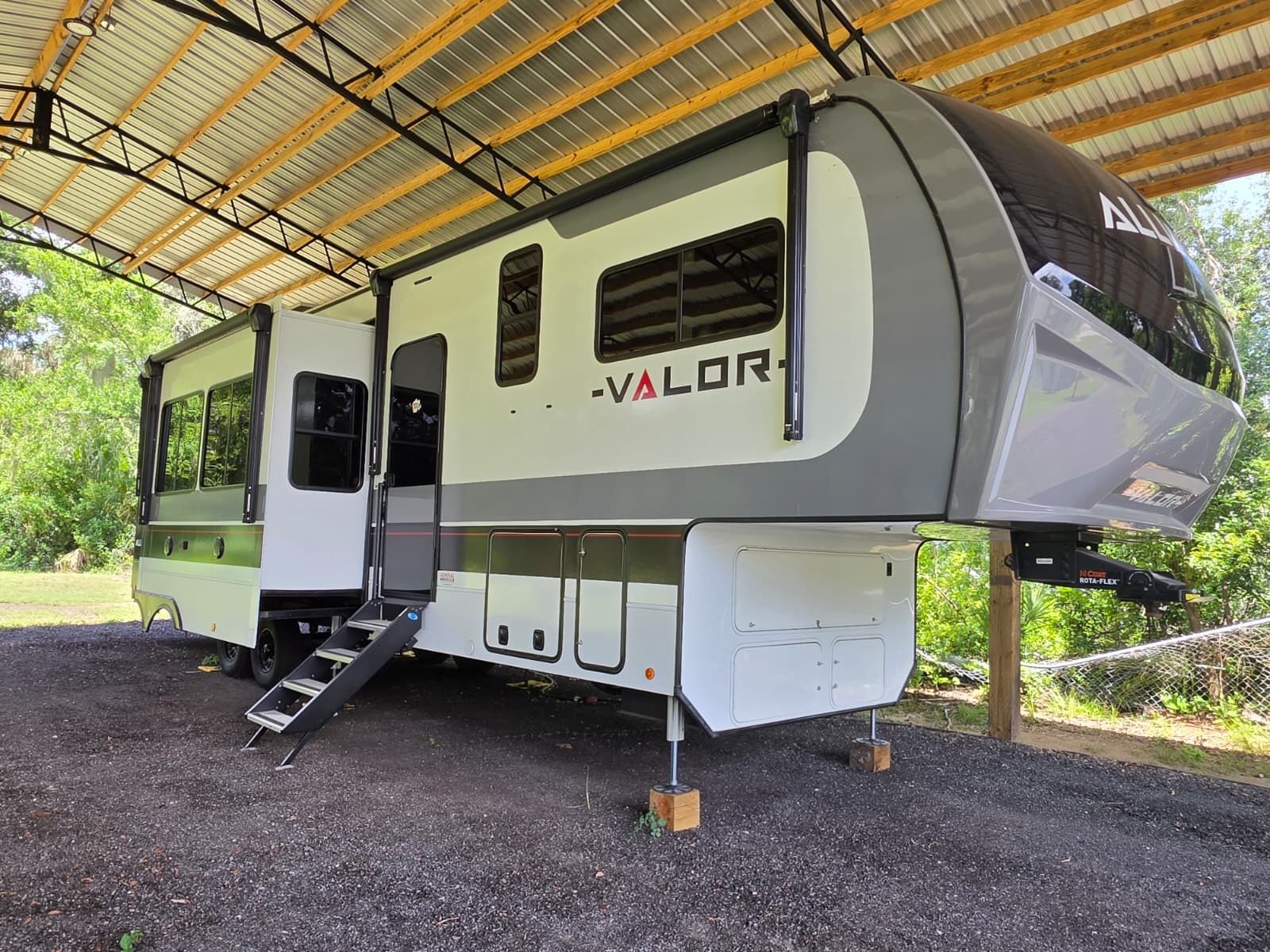 2025 Alliance Rv VALOR 36V11 in brandon FL