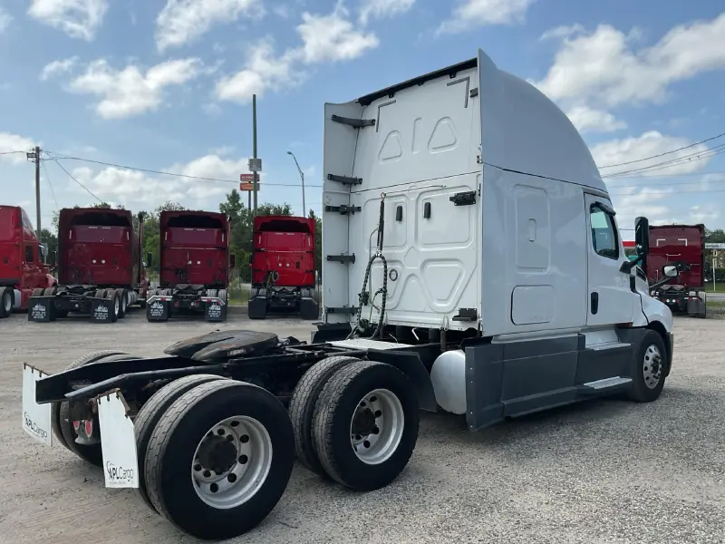 2020 FREIGHTLINER CASCADIA 126