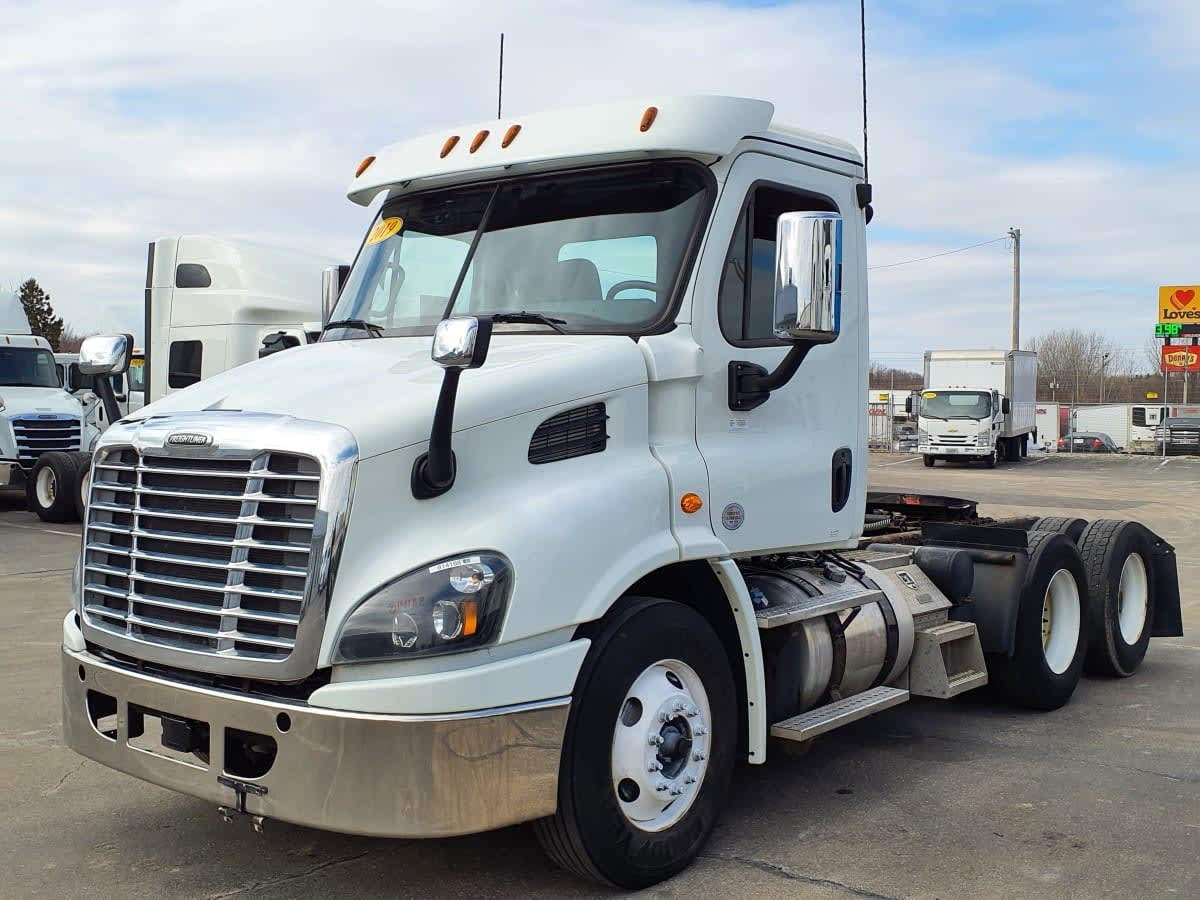 2019 FREIGHTLINER CASCADIA 113 in Oak Creek, WI