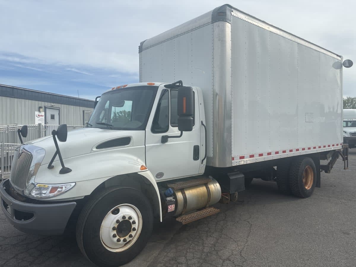 2018 INTERNATIONAL 4300 in Hampton, VA