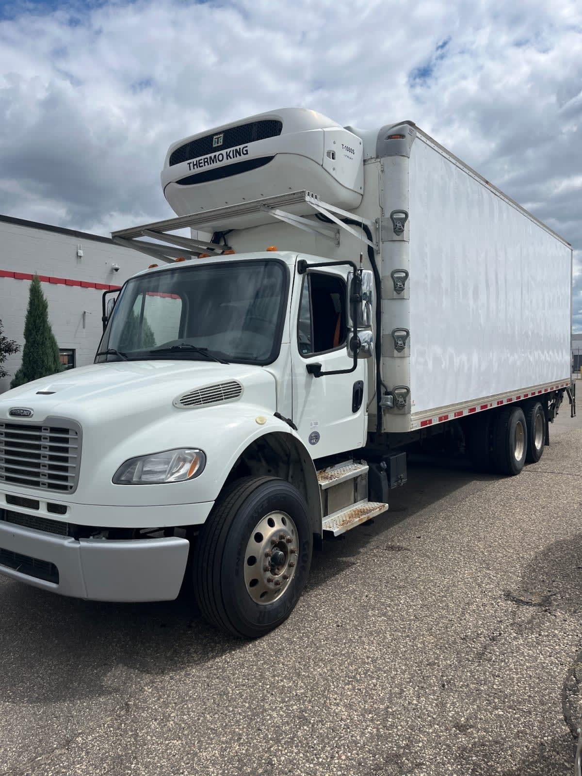 2020 FREIGHTLINER BUSINESS CLASS M2 106 in Minneapolis, MN