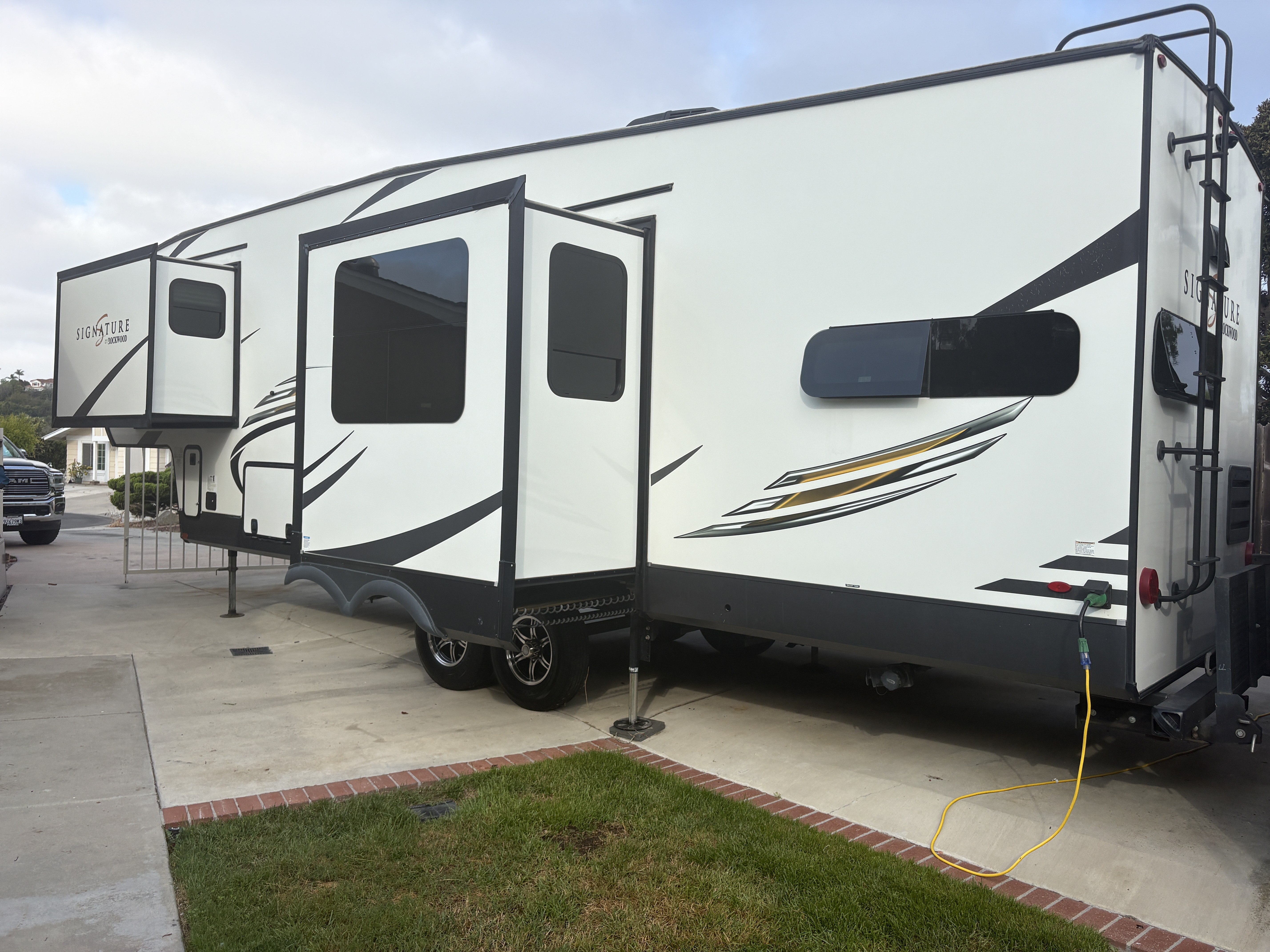 2020 Forest River ROCKWOOD SIGNATURE FIFTH WHEEL 281RK RV