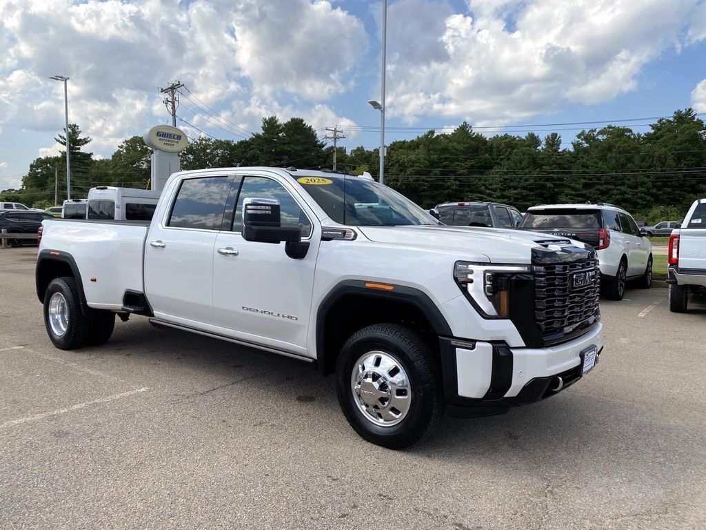 2025 GMC SIERRA in Raynham, MA