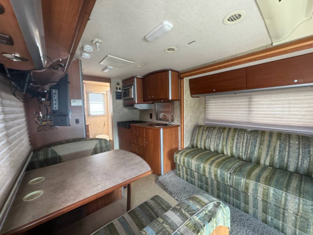 A photo of this 2007 Itasca Navion 24H