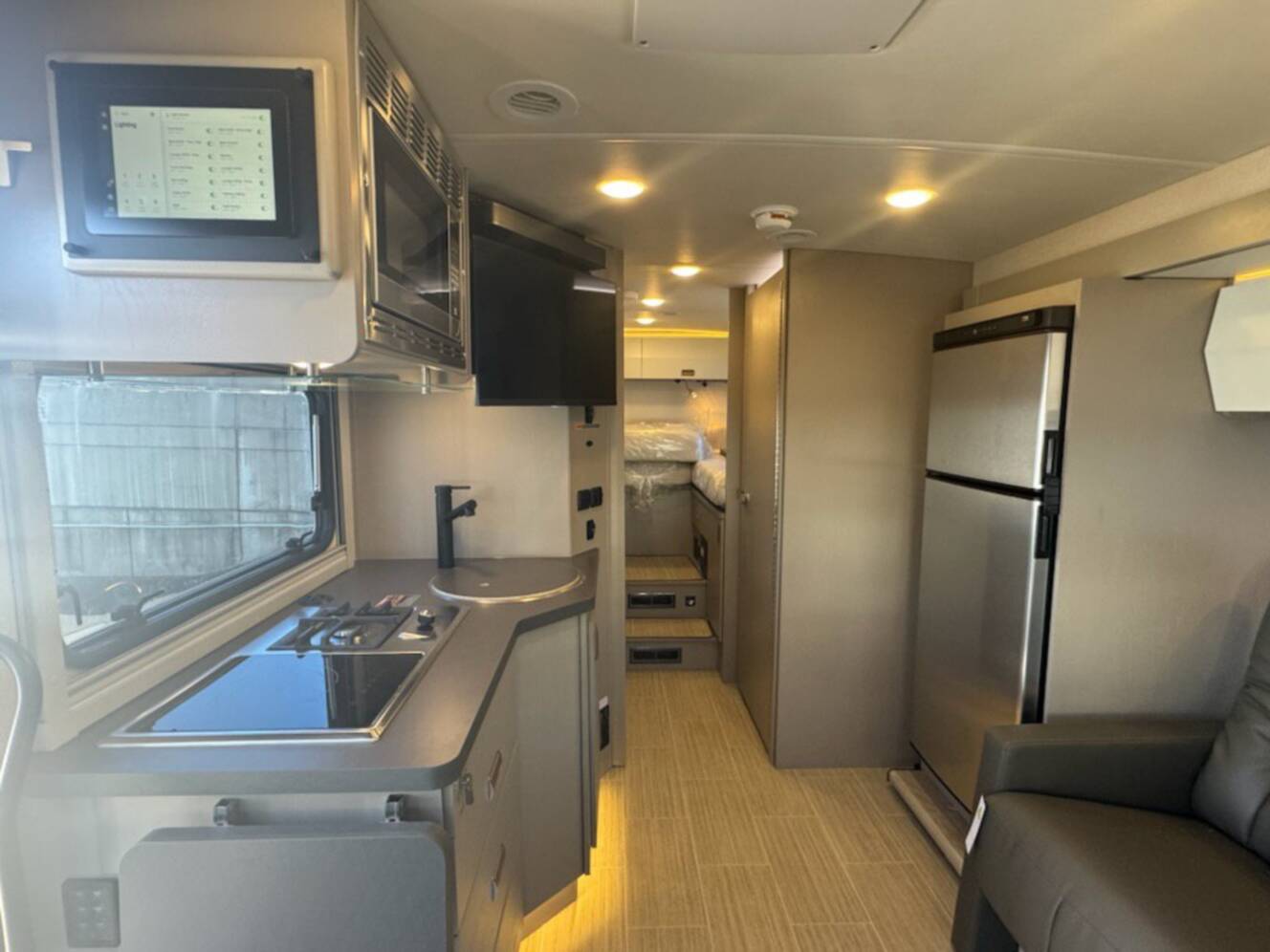 A photo of this 2007 Itasca Navion 24H