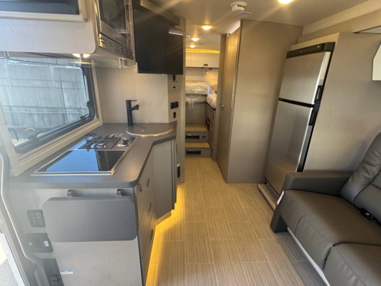 A photo of this 2007 Itasca Navion 24H