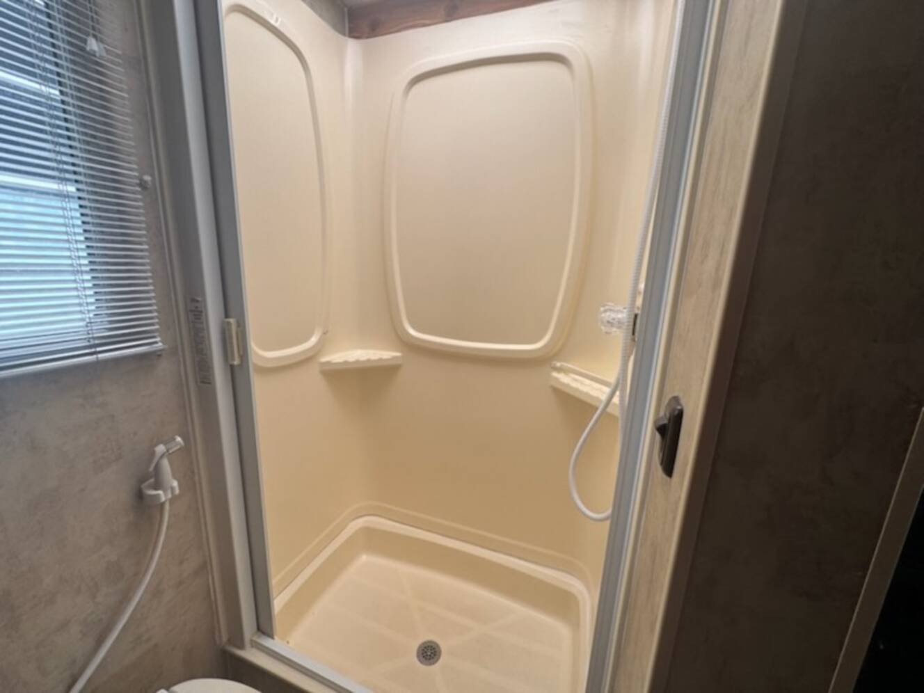 A photo of this 2007 Itasca Navion 24H