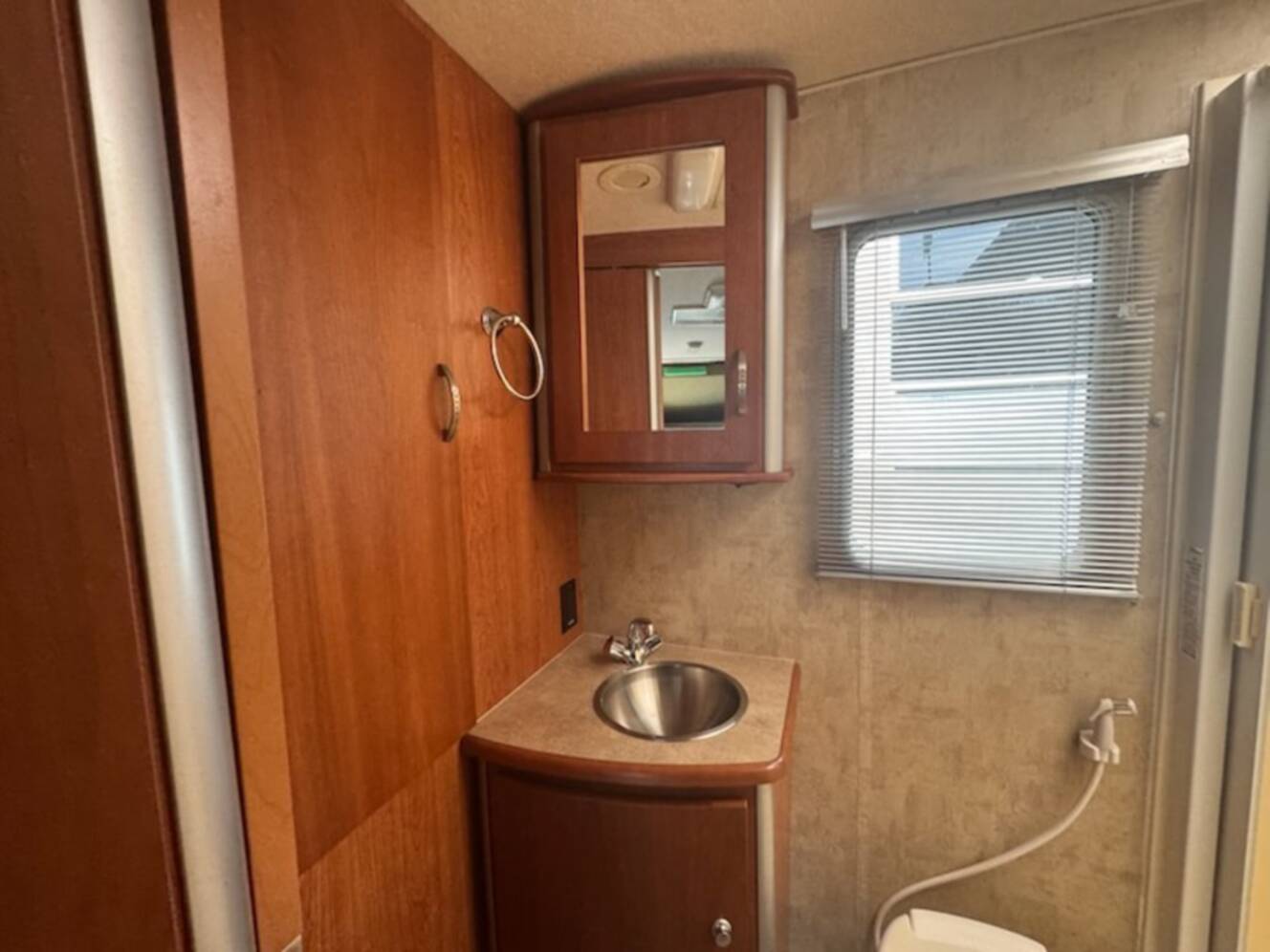 A photo of this 2007 Itasca Navion 24H