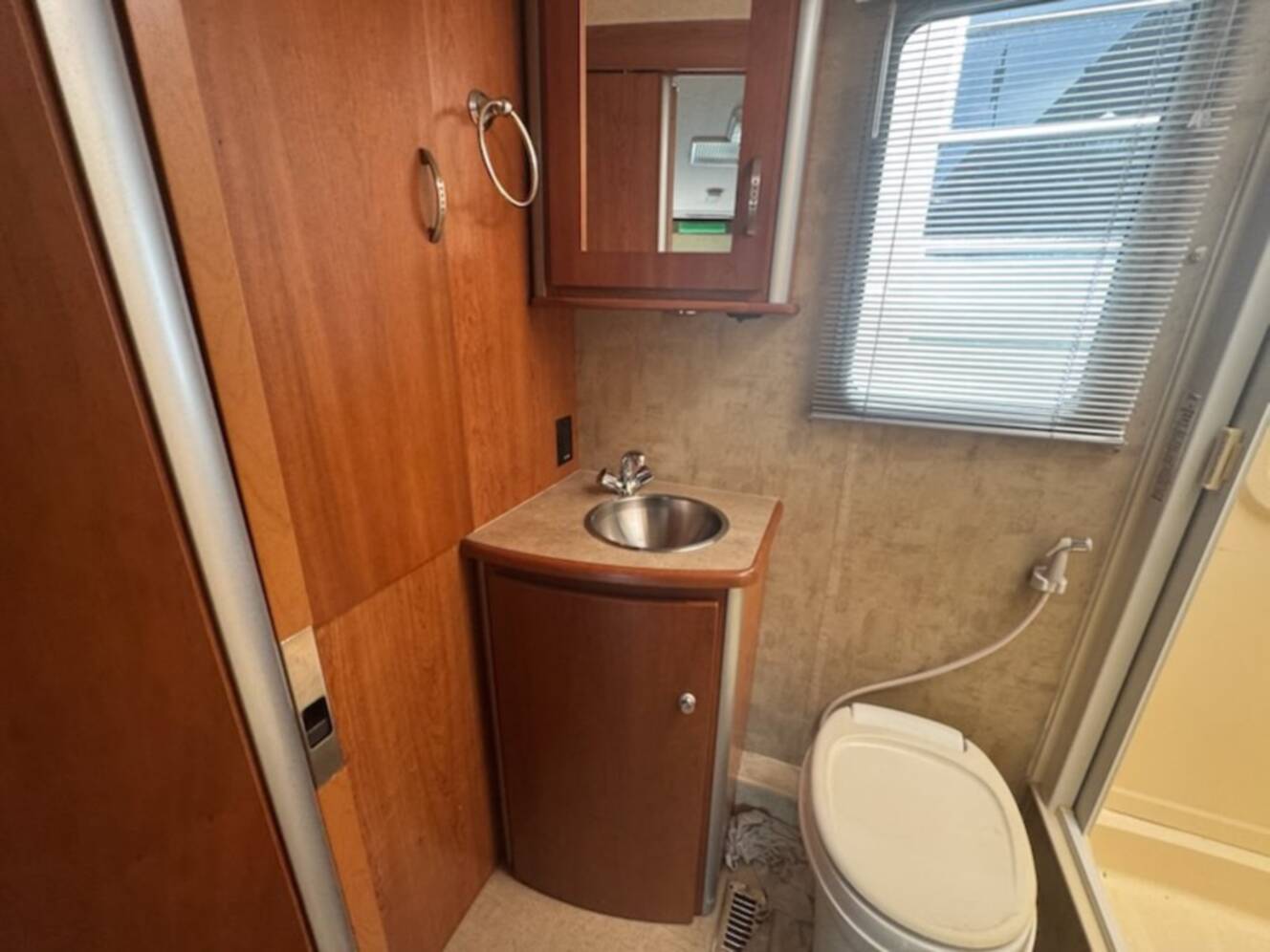 A photo of this 2007 Itasca Navion 24H