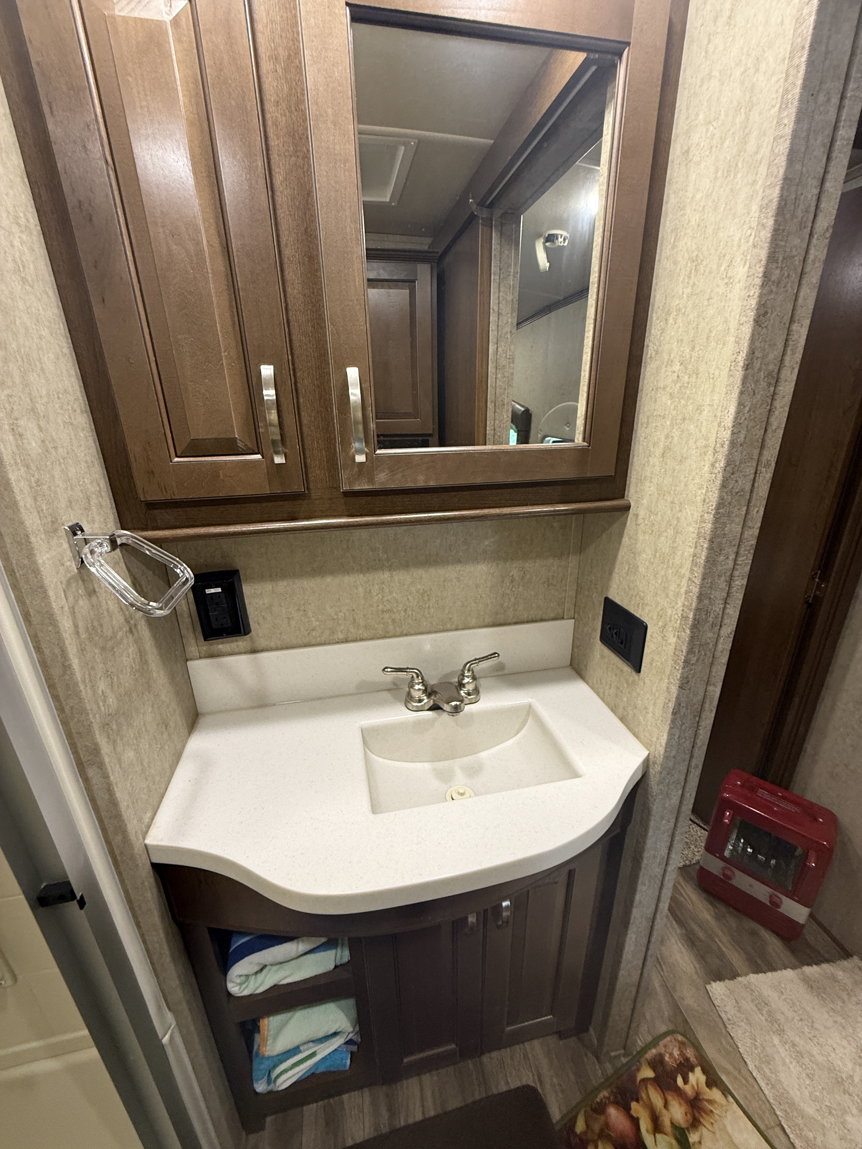 2018 Forest River CEDAR CREEK SILVERBACK 29RE RV