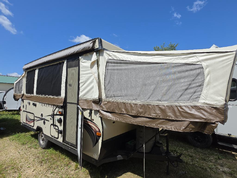 2015 FOREST RIVER ROCKWOOD HW277