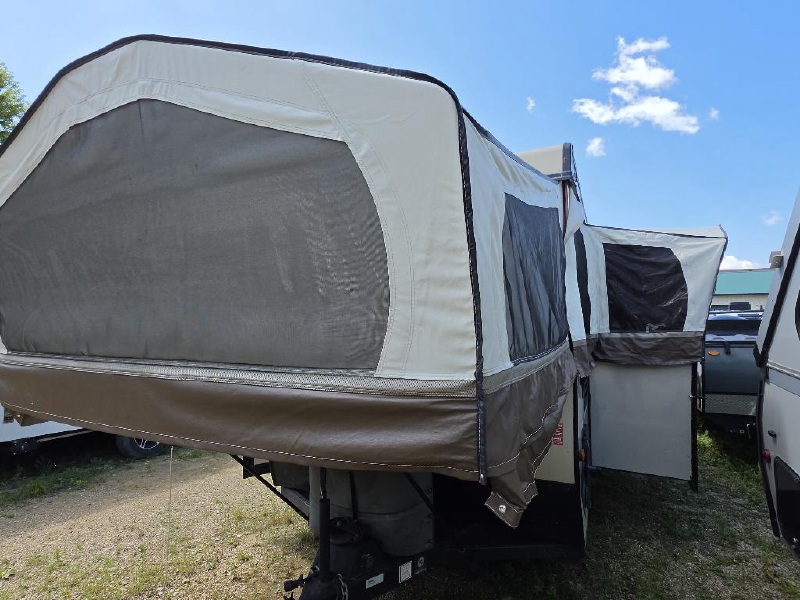 2015 FOREST RIVER ROCKWOOD HW277