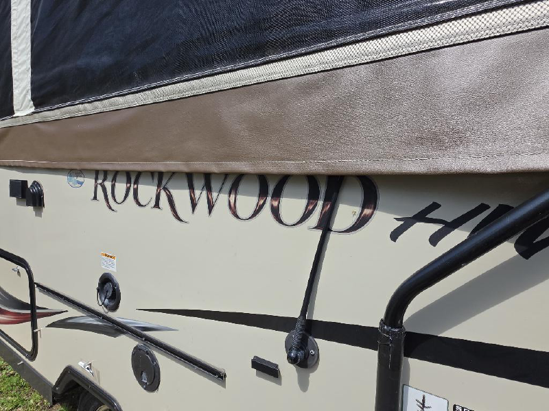 2015 FOREST RIVER ROCKWOOD HW277