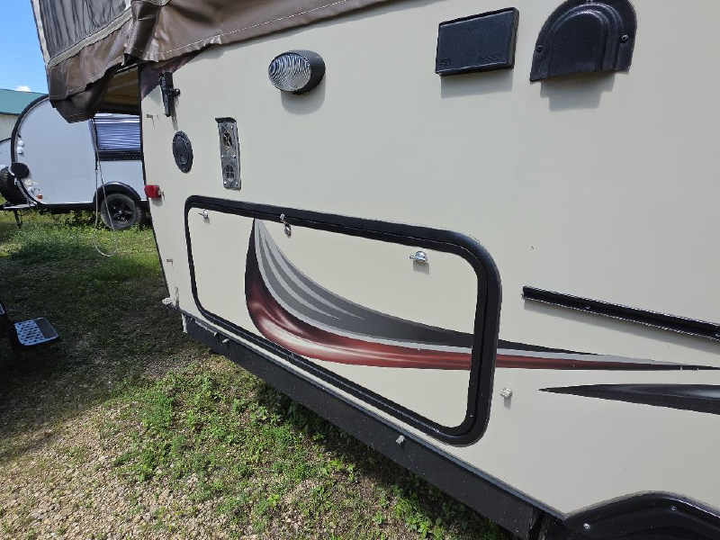 2015 FOREST RIVER ROCKWOOD HW277