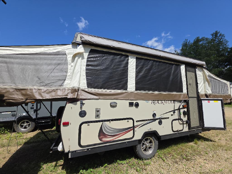 2015 FOREST RIVER ROCKWOOD HW277