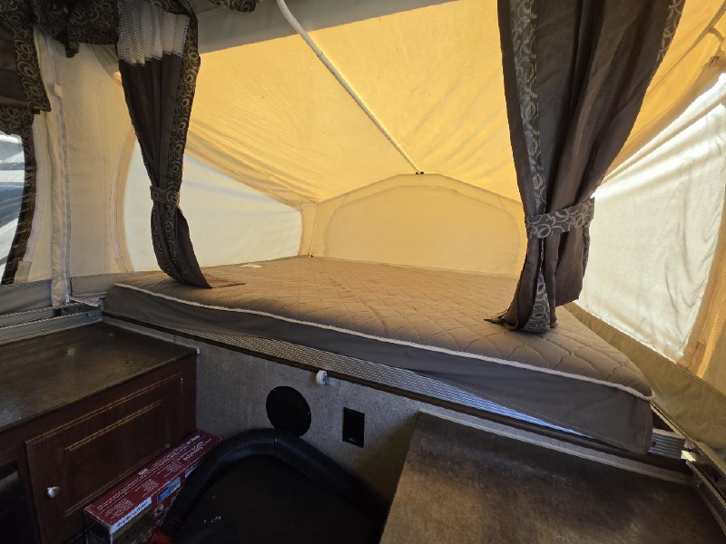 2015 FOREST RIVER ROCKWOOD HW277