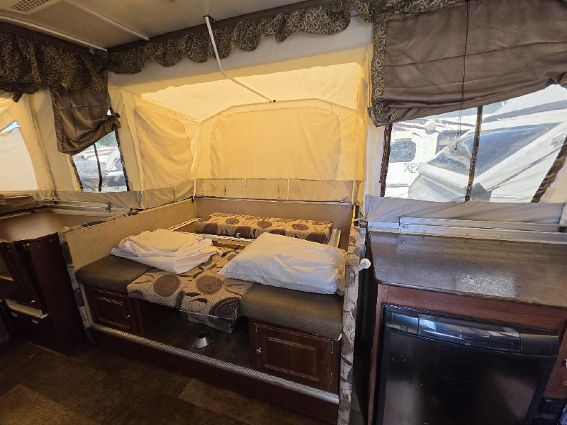2015 FOREST RIVER ROCKWOOD HW277