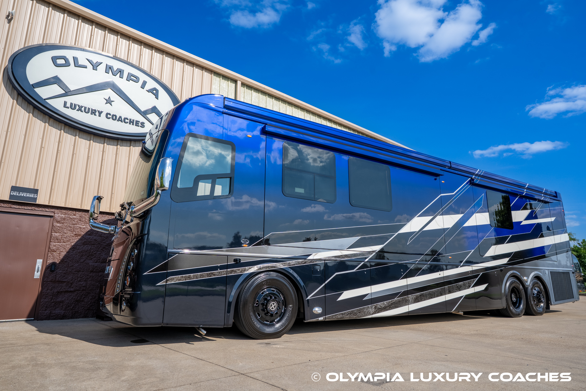 2024 Foretravel REALM PRESIDENTIAL SERIES LV2 Class A Diesel Motorhome - Diesel Pusher RV