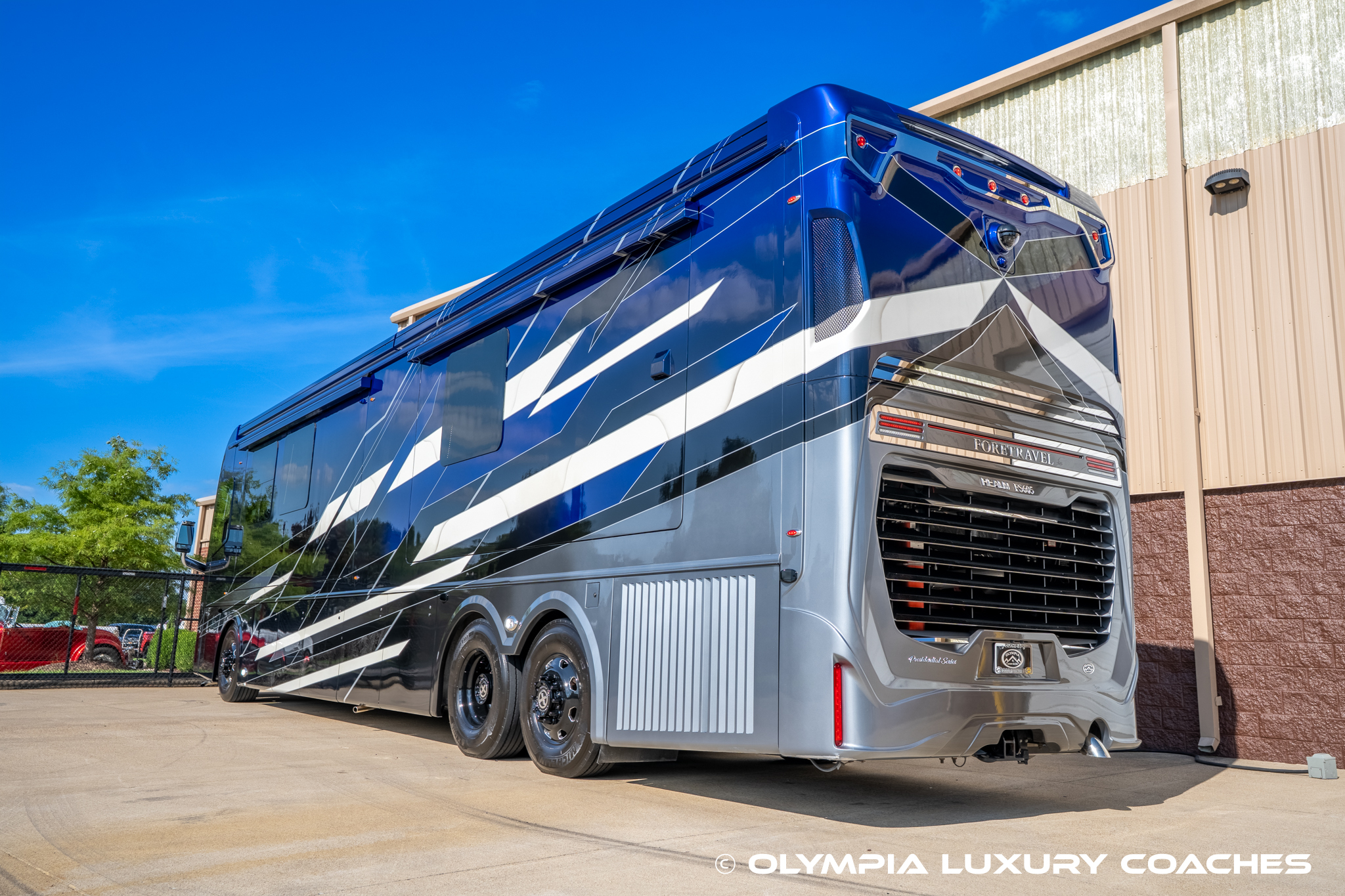 2024 Foretravel REALM PRESIDENTIAL SERIES LV2 in murfreesboro TN