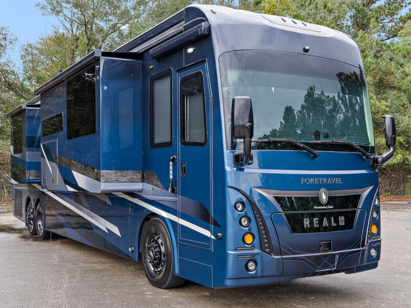2025 Foretravel REALM PRESIDENTIAL SERIES LVB Class A Diesel Motorhome - Diesel Pusher RV
