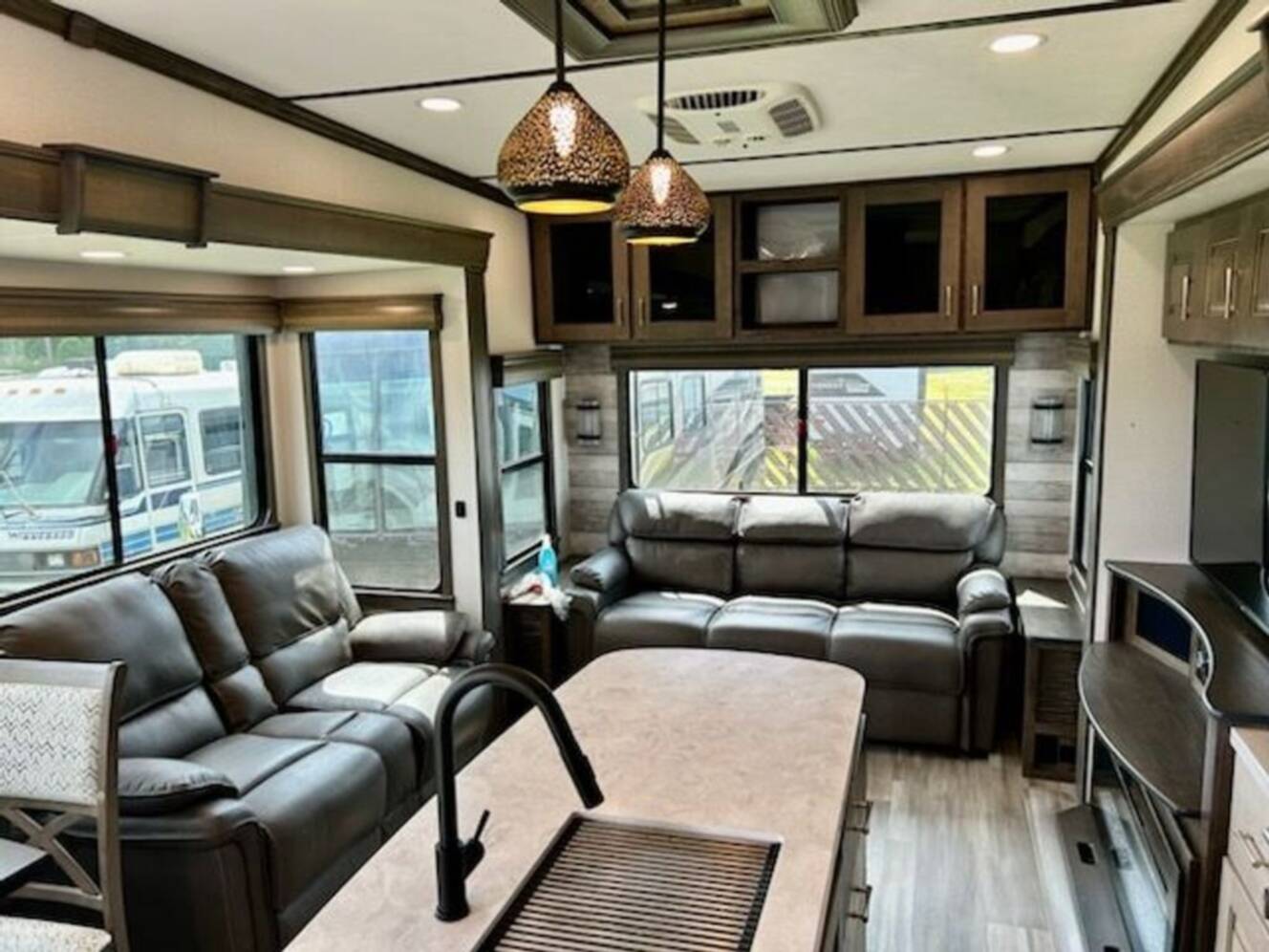 A photo of this 2021 Alliance Rv Paradigm 310RL