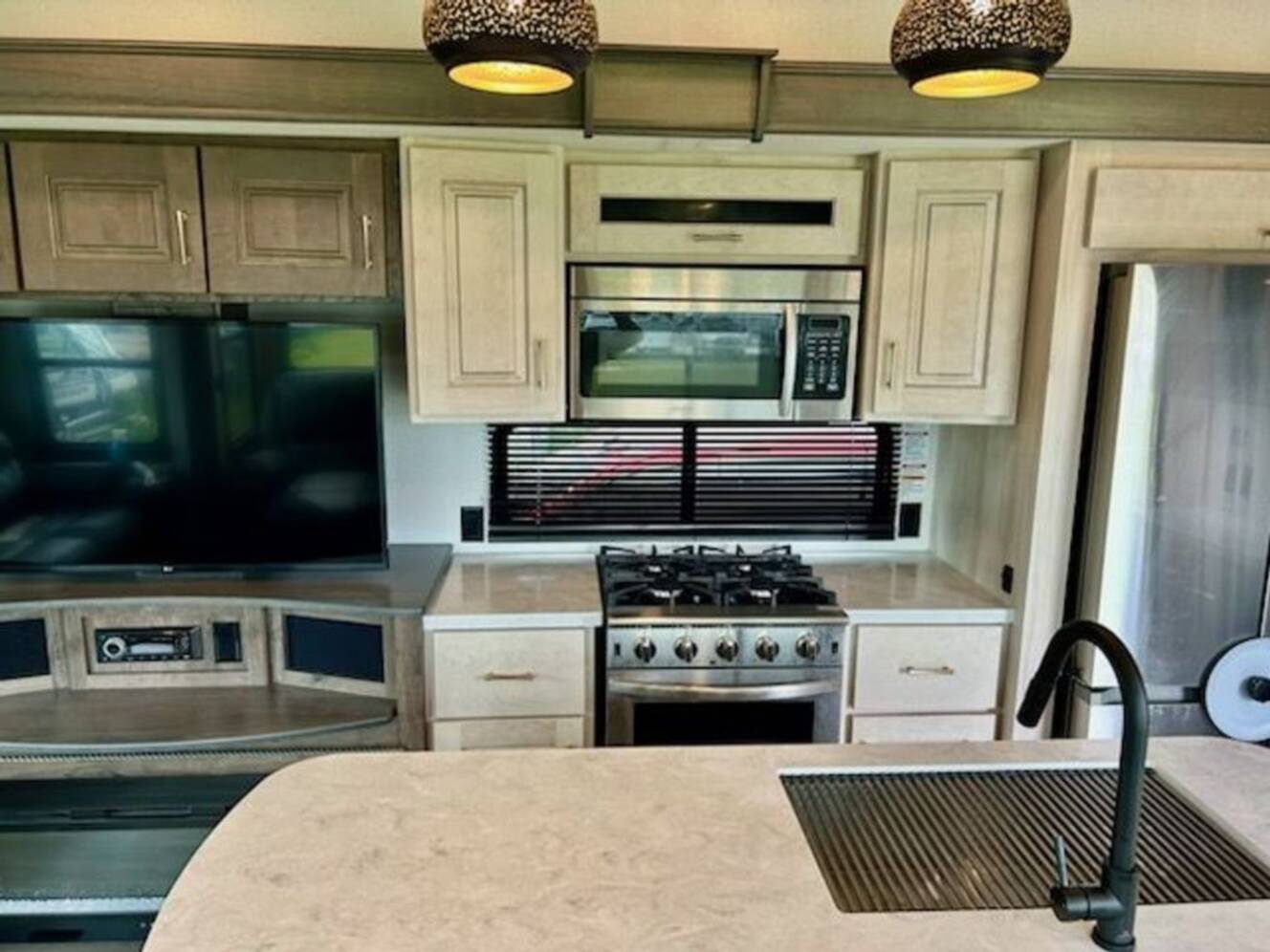 A photo of this 2021 Alliance Rv Paradigm 310RL